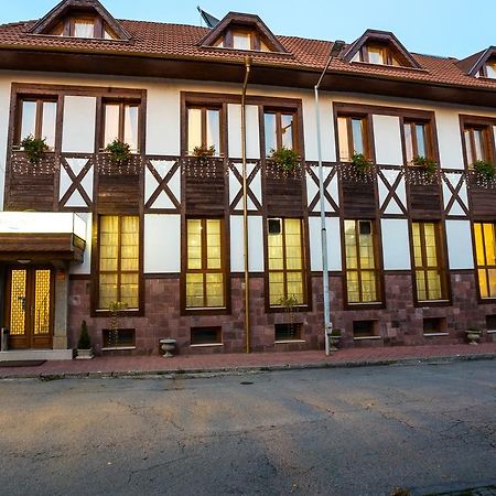 Family Hotel Teteven Kültér fotó