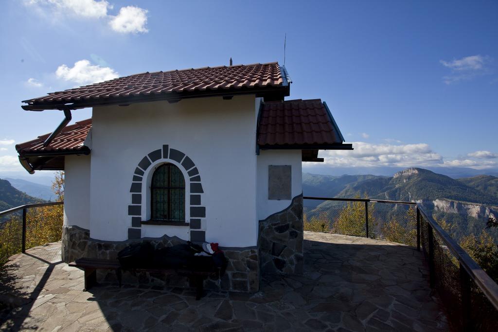 Family Hotel Teteven Kültér fotó