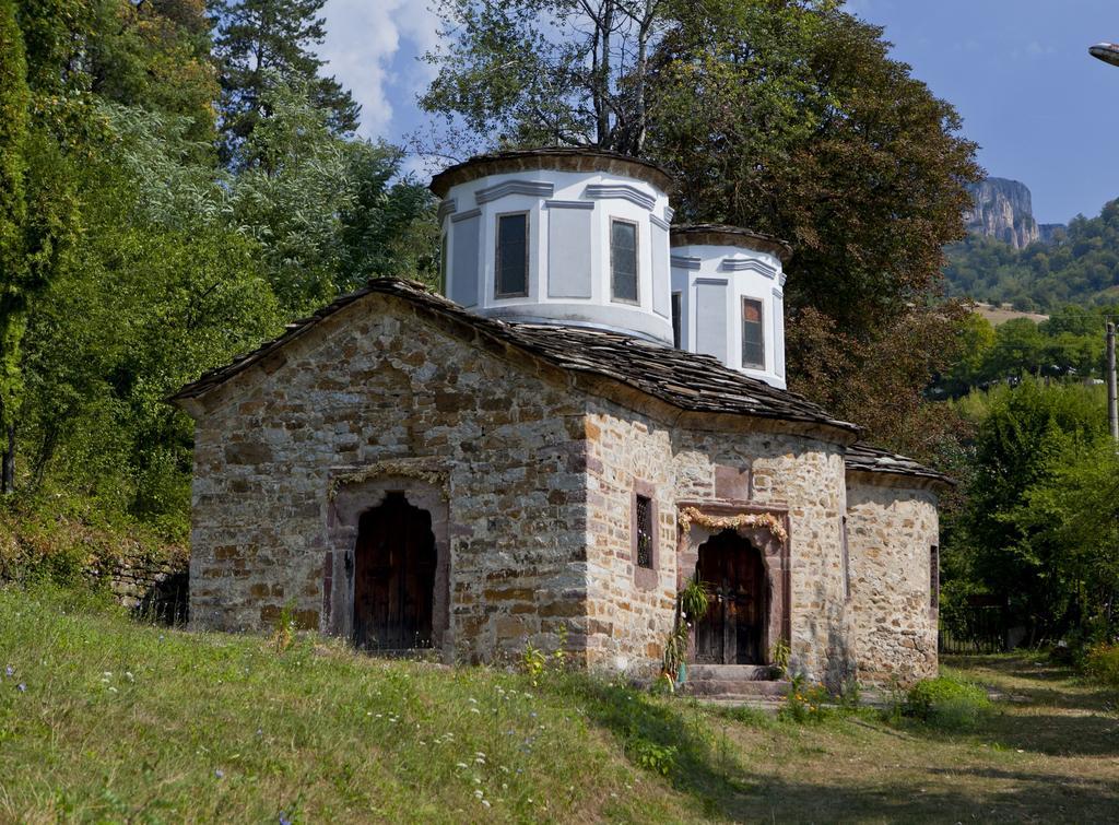 Family Hotel Teteven Kültér fotó