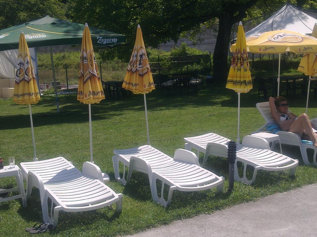 Family Hotel Teteven Kültér fotó