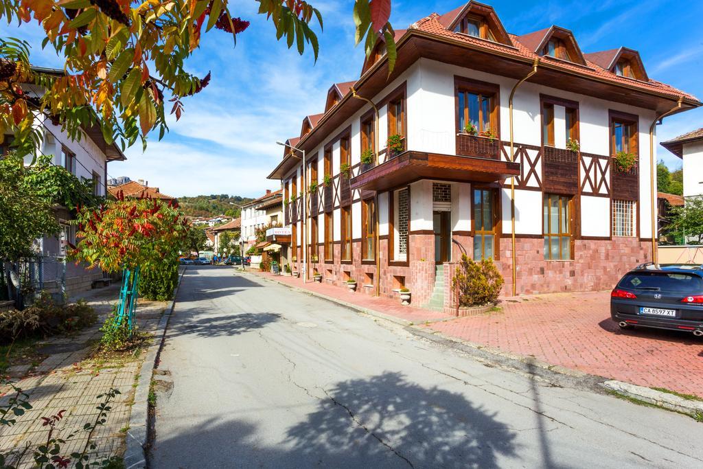 Family Hotel Teteven Kültér fotó