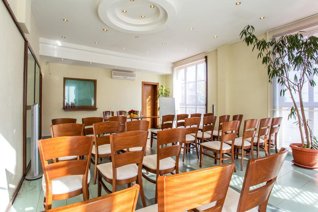 Family Hotel Teteven Kültér fotó