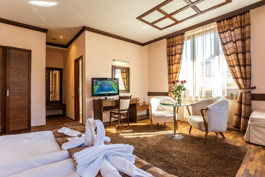 Family Hotel Teteven Kültér fotó