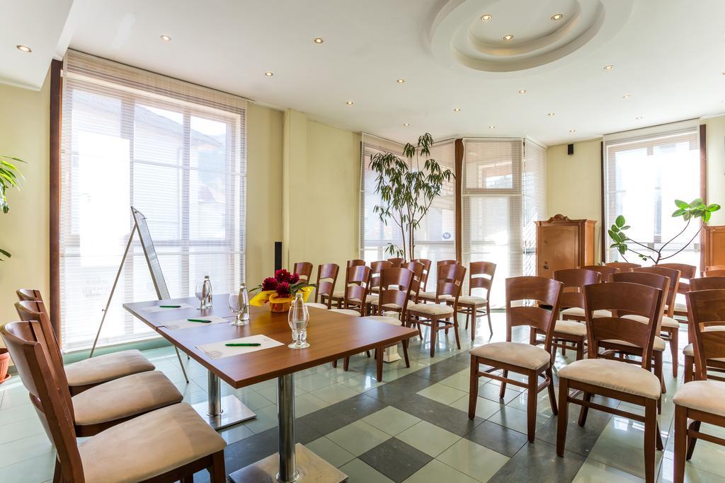 Family Hotel Teteven Kültér fotó