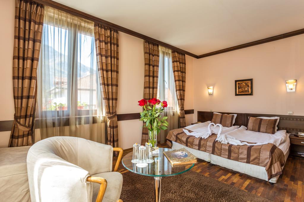 Family Hotel Teteven Kültér fotó