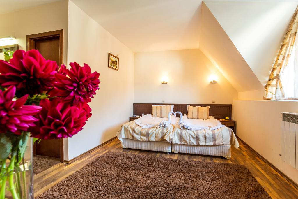 Family Hotel Teteven Kültér fotó