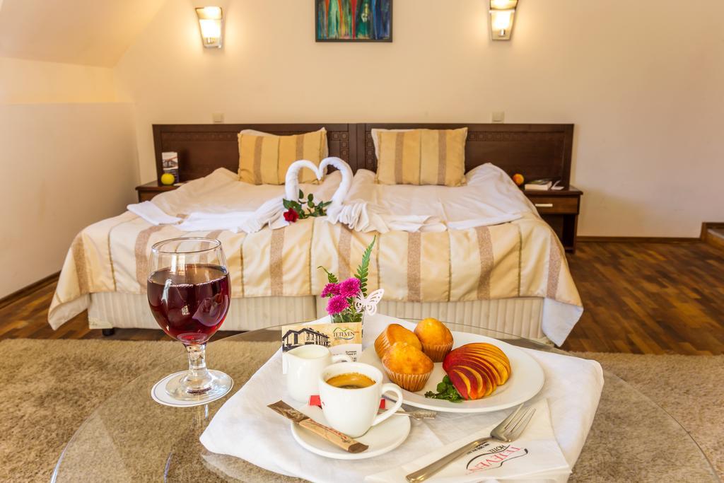 Family Hotel Teteven Kültér fotó
