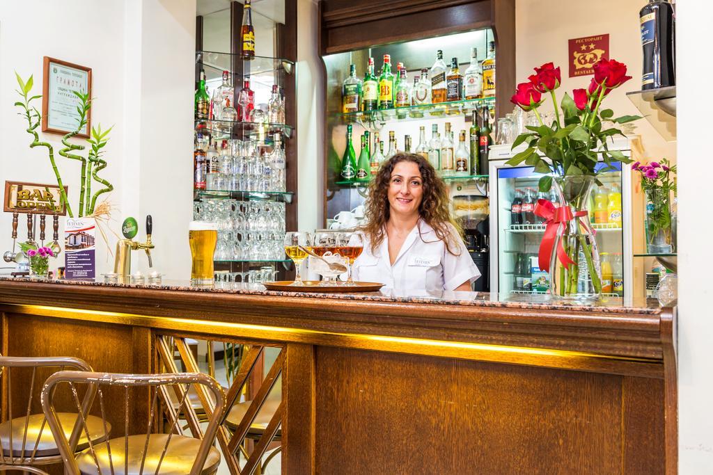 Family Hotel Teteven Kültér fotó