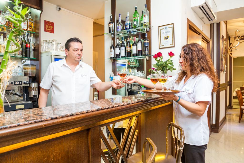 Family Hotel Teteven Kültér fotó