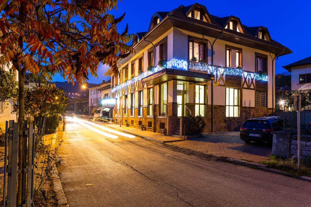 Family Hotel Teteven Kültér fotó