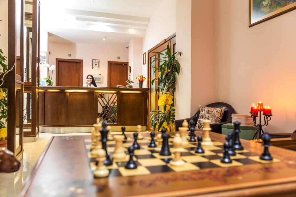 Family Hotel Teteven Kültér fotó