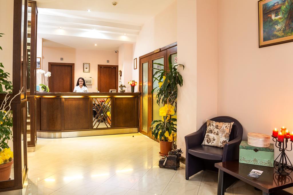 Family Hotel Teteven Kültér fotó