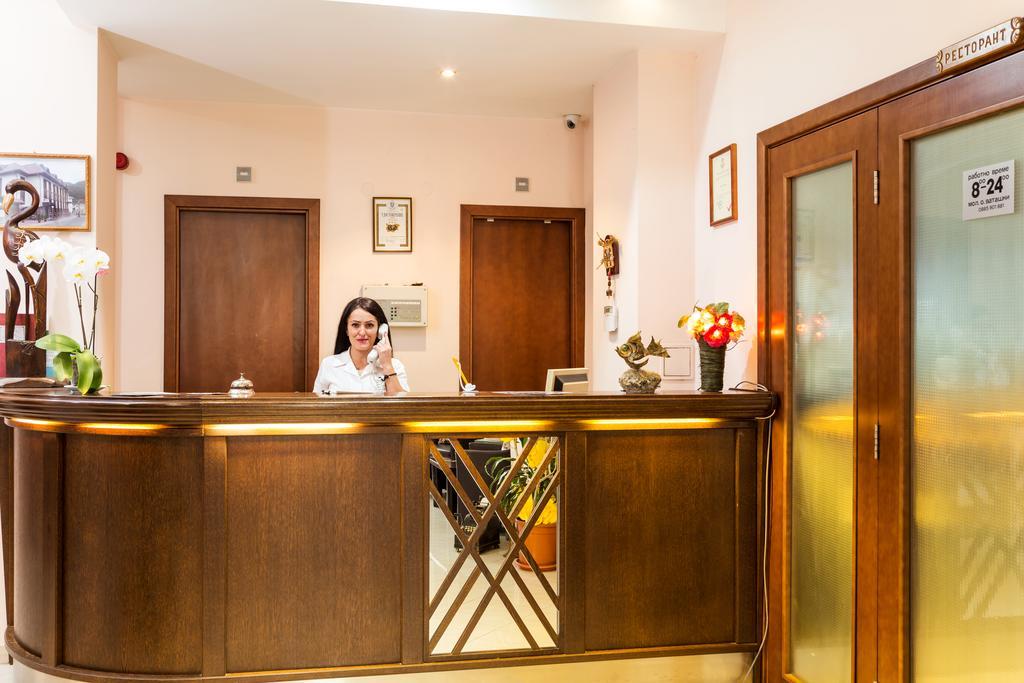 Family Hotel Teteven Kültér fotó