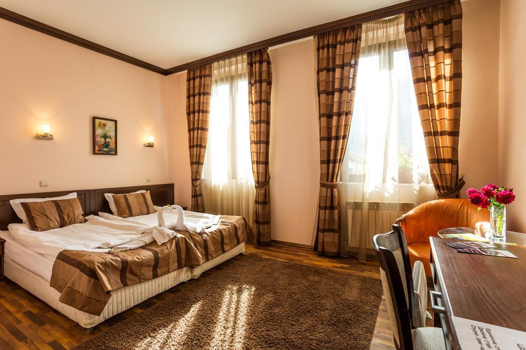 Family Hotel Teteven Kültér fotó