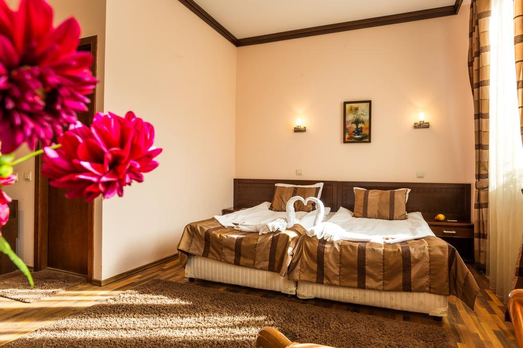 Family Hotel Teteven Kültér fotó