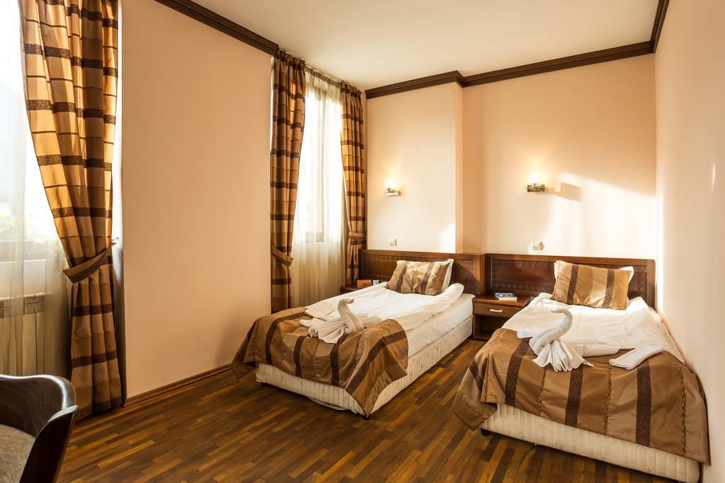 Family Hotel Teteven Kültér fotó