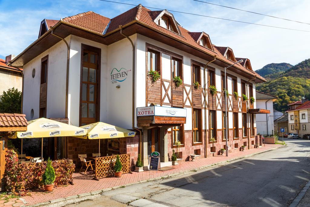Family Hotel Teteven Kültér fotó